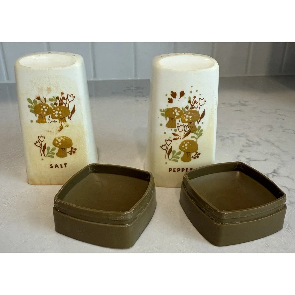 Vintage Salt and Pepper Shakers Mushrooms‎ And Flowers White Brown Set
